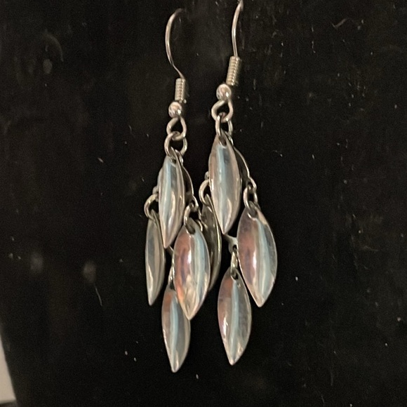 2” silver tone leafy cascade chandelier dangle earrings on wires - Picture 5 of 9